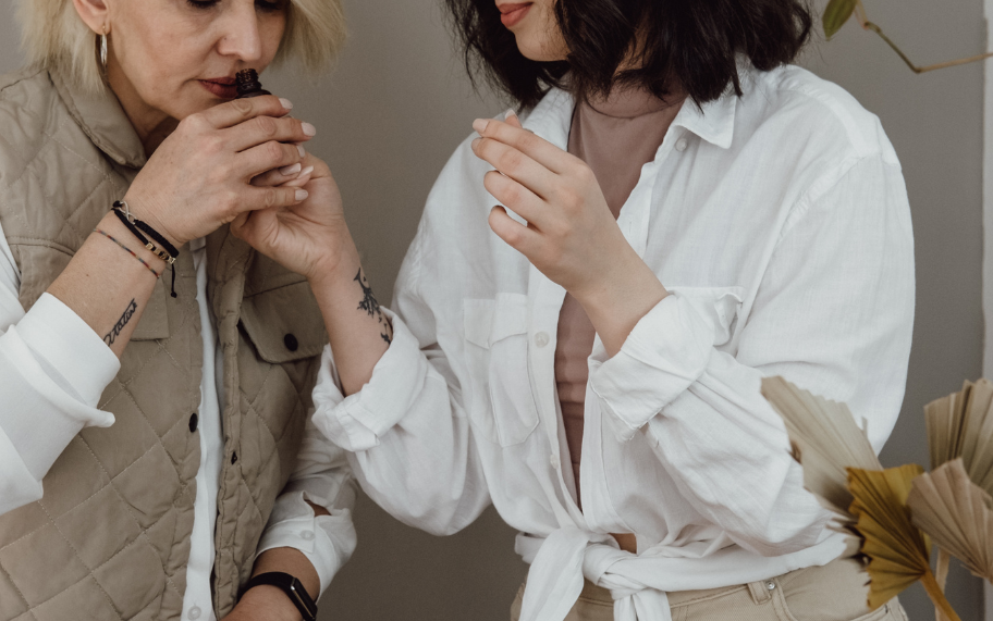 Choosing the Right Scent: Essential Oils, Blends, and Fragrance Oils