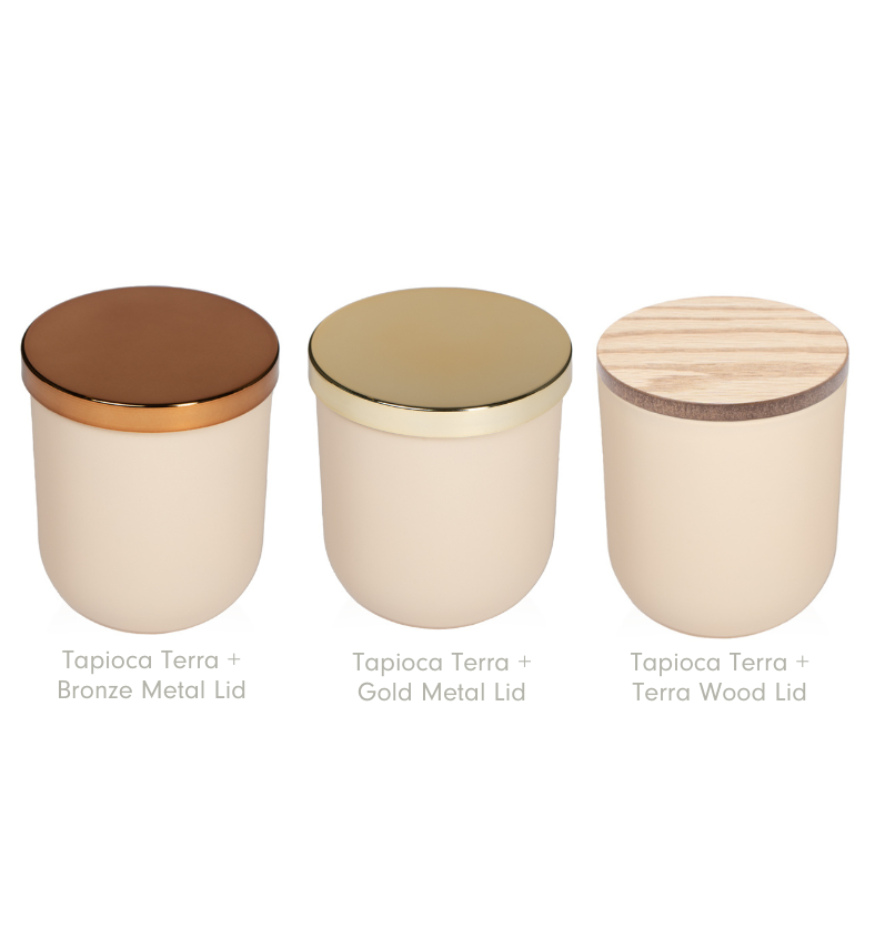 Collage of the Tapioca 10oz TERRA Glass Jar for Candle Making shown with a Bronze Metal Lid, a Gold Metal Lid, and a Natural Oak Wood Lid. || Collage du pot en verre TERRA de 10 oz couleur tapioca pour la fabrication de bougies, présenté avec un couvercle en métal bronze, un couvercle en métal doré et un couvercle en bois de chêne naturel.