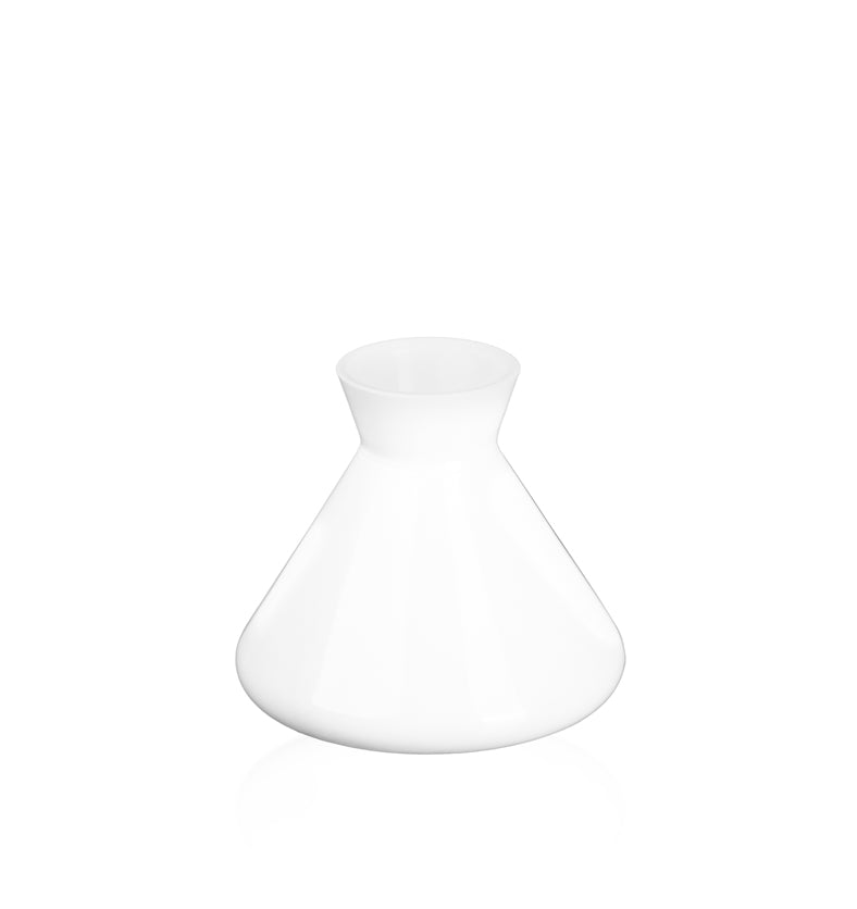 Image d'un flacon diffuseur de style bécher blanc brillant pour représenter le flacon diffuseur Allure de 9 oz de Village Craft & Candle