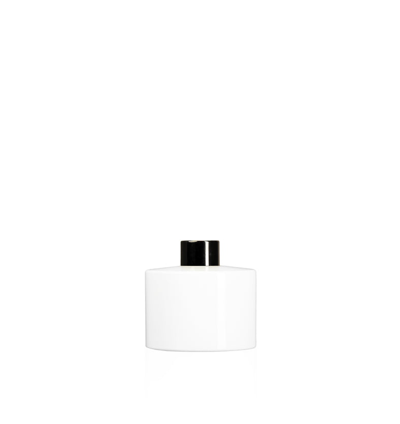 Image of a stout white glass diffuser bottle with a black collar on a white background to represent Village Craft & Candle's Lavish Diffuser Bottle || Image d'une bouteille de diffuseur en verre blanc trapue avec un col noir sur fond blanc pour représenter la bouteille de diffuseur Lavish de Village Craft & Candle.