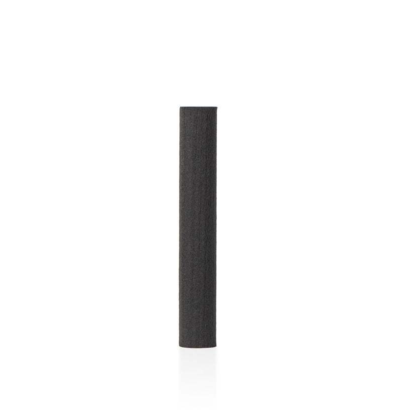 Image of a single thick black fiber reed from Village Craft & Candle || Image d'un seul roseau en fibre noire épaisse de Village Craft & Candle.