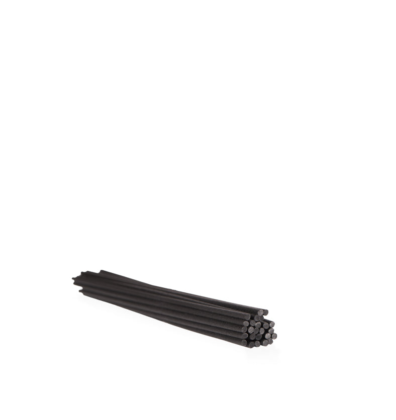 Image of a bundle of black fiber reeds from Village Craft & Candle || Image d'un paquet de roseaux de fibre noire de Village Craft & Candle.