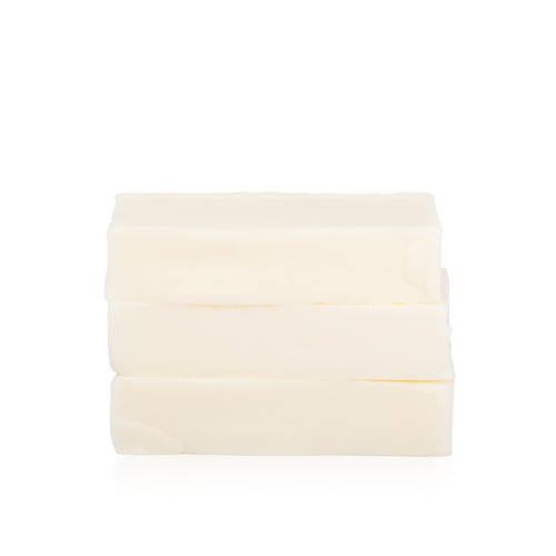 Virgin Coconut Soy Wax ideal for use in container candles & tarts. Find it at Village Craft & Candle | Cire de soja à la noix de coco vierge idéale pour les bougies en récipient et les tartelettes. Trouvez-la chez Village Craft & Candle