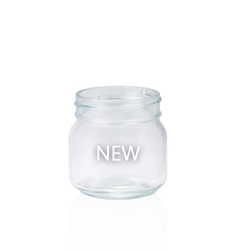 Clear 6 oz Mason glass jar for candles, showing the wide opening and thick base. Unlidded product shot on a white background. || Pot Mason transparent de 6 oz pour bougies, montrant la large ouverture et la base épaisse. Produit sans couvercle présenté sur fond blanc.