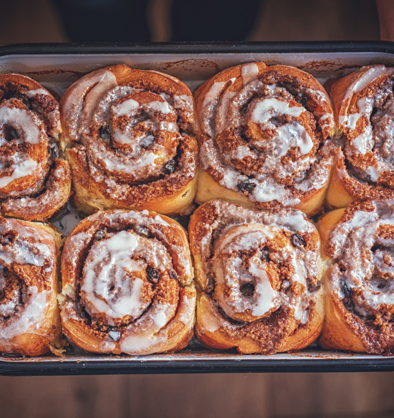 Tray of iced cinnamon buns as a visual representation of Cinnabuns Fragrance Oil available at Village Craft and Candle || Plateau de petits pains glacés à la cannelle comme représentation visuelle de l'huile parfumée Cinnabuns disponible chez Village Craft and Candle