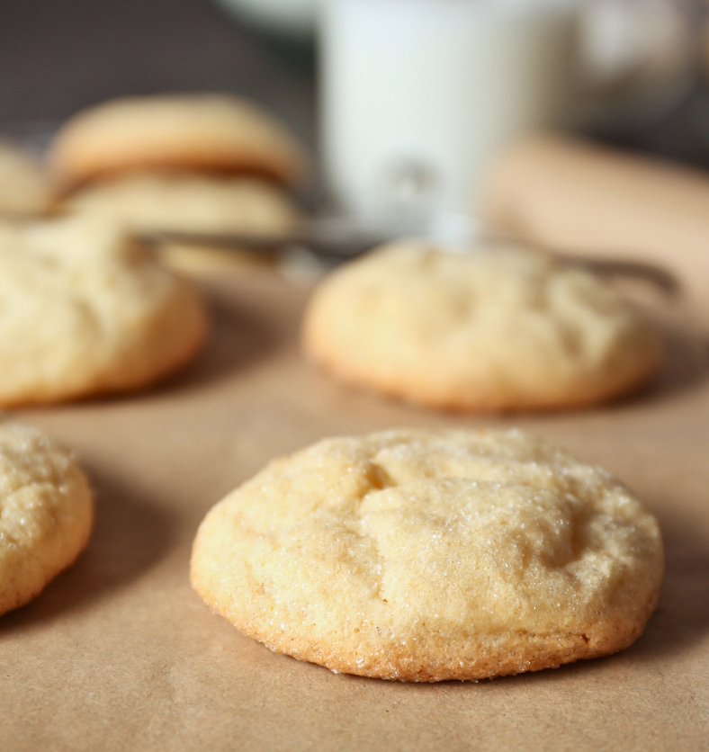 Soy sugar cookies with sprinkled sugar as a visual representation of Sugar Cookie Soy Fragrance Oil available at Village Craft and Candle || Biscuits au sucre de soja avec du sucre saupoudré comme représentation visuelle de l'huile parfumée de soja Sugar Cookie disponible chez Village Craft and Candle