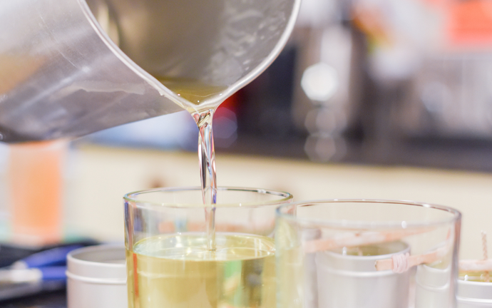 Melting online candle wax