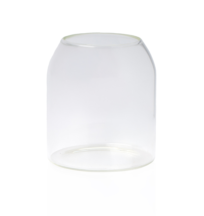 Clear, empty 13-ounce apothecary jar with a curved, dome-shaped shoulder. || Pot apothicaire vide et transparent de 13 onces avec épaule courbée en forme de dôme. 