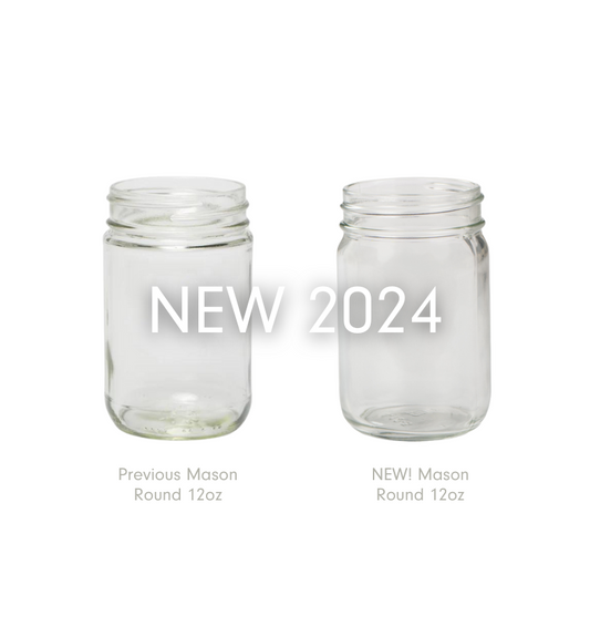 Image of two clear 12oz Mason Jars with the words NEW 2024 to represent the new Village Craft & Candle 12oz Mason Jar |  Image de deux bocaux Mason de 12 oz transparents avec les mots NOUVEAU 2024 pour représenter le nouveau bocal Mason de 12 oz de Village Craft & Candle.