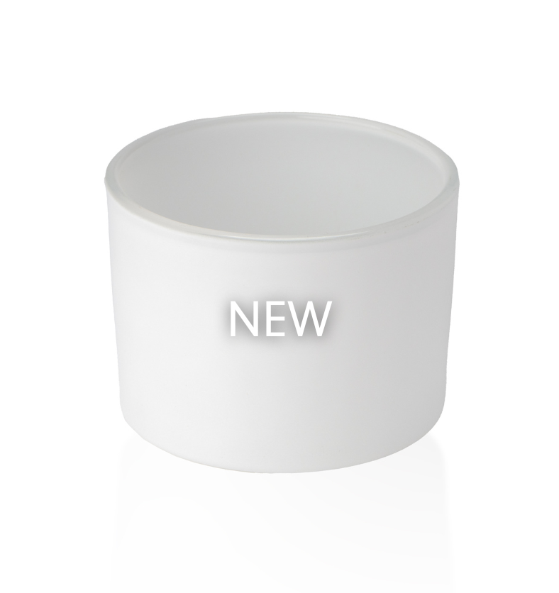 15oz Matte White LUX Jar glass candle vessel, unlidded product shot on a white background. || Pot LUX 15oz Blanc Mat, récipient en verre pour chandelles, sans couvercle sur fond blanc.