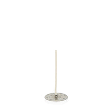 

Charger l&#39;image dans la galerie, Centered Votive Wick - 2.5&quot; zinc core pre-tabbed wick for votive candles. 31mm base, easy self-centering. Ideal for standard votive molds.

