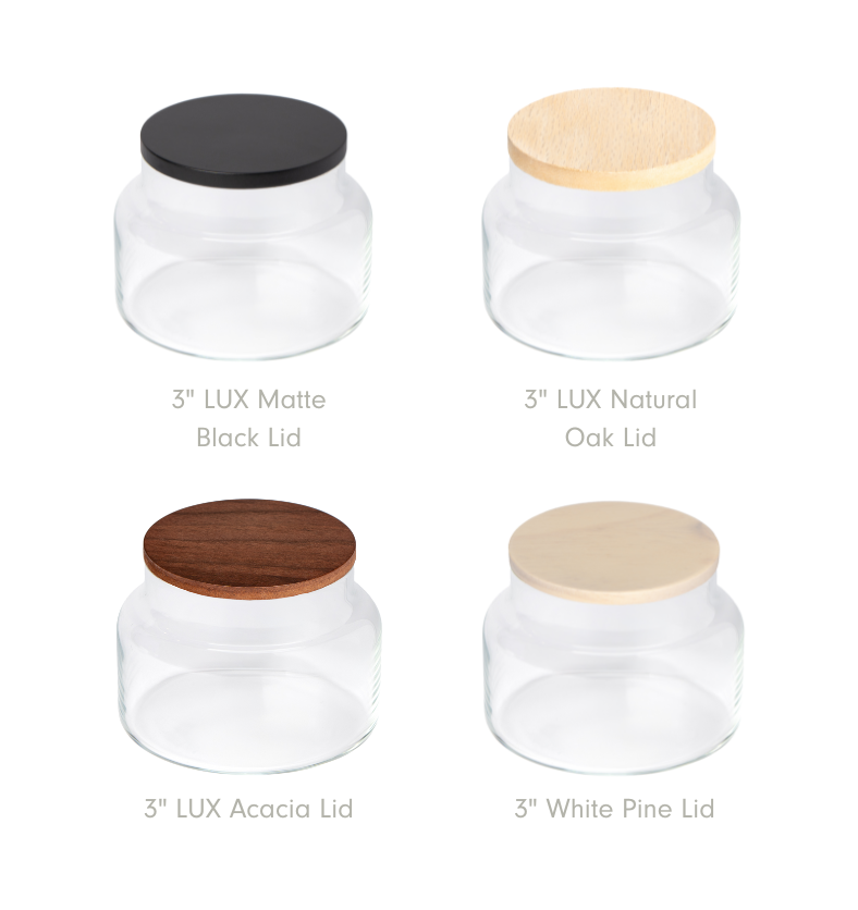 New 10oz Traditional Jar shown with four wood lid options: Matte Black, Natural Oak, Acacia, and White Pine LUX Lids. || Nouveau Pot Traditionnel 10oz présenté avec quatre options de couvercles en bois : couvercles LUX Noir Mat, Chêne Naturel, Acacia et Pin Blanc.