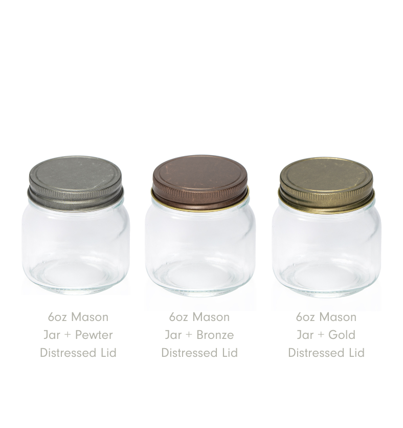 Clear 6 oz Mason glass jar for candles, displayed with Pewter, Bronze & Gold Distressed metal lid options. Product variation shot on a white background. || Pot Mason transparent de 6 oz pour bougies, présenté avec les options de couvercles métalliques étain, bronze et doré patiné. Photo des variantes de produit sur fond blanc.