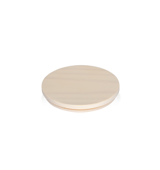 Image of a 4-inch TERRA Metal Lid in Elegant White Pine Finish | Image d'un couvercle en métal TERRA de 4 pouces avec une élégante finition en pin blanc.