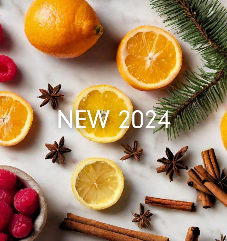 Sliced citrus fruits with assorted spices, cinnamon, berries, and balsalm on white background with the words "NEW 2024" embossed in the foreground as a visual representation of Citrus Balsam Fragrance Oil available at Village Craft and Candle || Agrumes tranchés avec un assortiment d'épices, de cannelle, de baies et de baume sur fond blanc avec les mots « NOUVEAU 2024 » en relief au premier plan comme représentation visuelle de l'huile parfumée Citrus Balsam disponible chez Village Craft and Candle