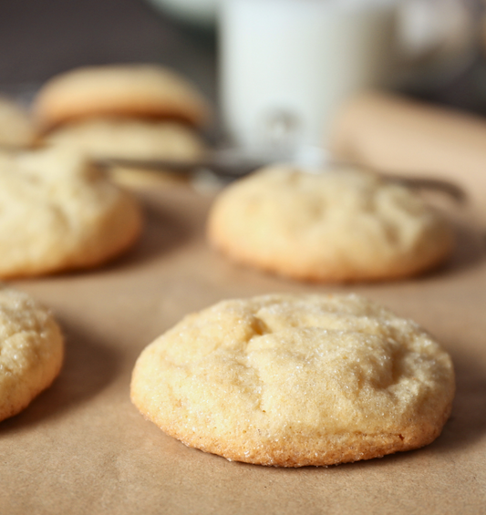  Biscuits au sucre de soja avec du sucre saupoudré comme représentation visuelle de l'huile parfumée de soja Sugar Cookie disponible chez Village Craft and Candle