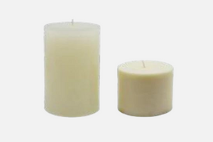 Colour Dye Chips - White for color tinting DIY candles. Find them at Village Craft and Candle. || Coules de teinture de couleur - blanc pour les bougies de bricolage de teinture de couleur. Trouvez-les chez Village Craft and Candle.