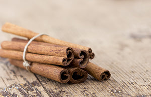 Cinnamon Fragrance Oil (Candy Scent) for Candle Making || Huile de parfum de cannelle (parfum de bonbons) pour la fabrication de bougies