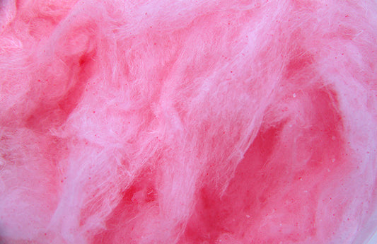  Un gros plan de barbe à papa rose comme représentation visuelle de l'huile parfumée au sucre filé disponible chez Village Craft and Candle